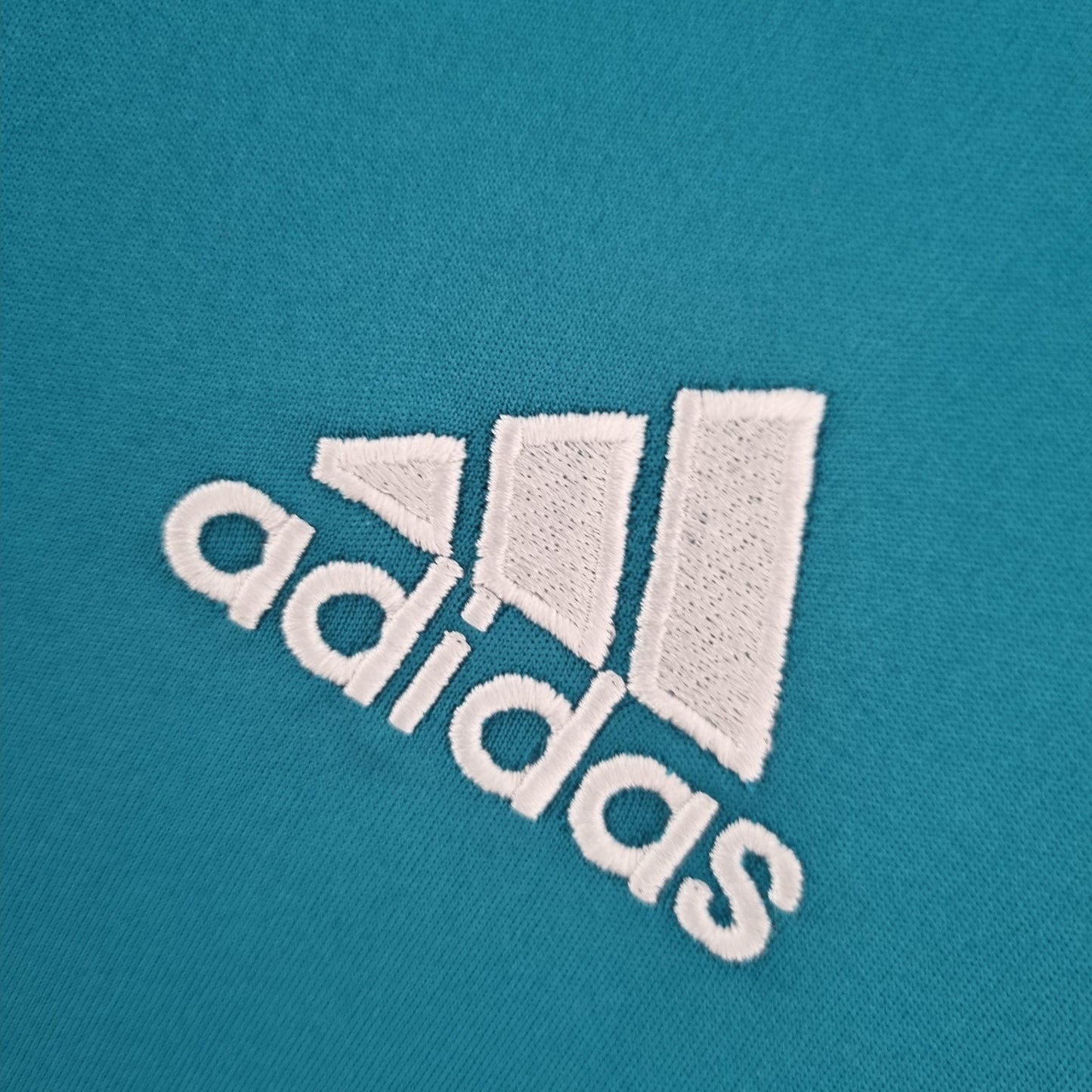 Real Madrid 17/18 Retro Away