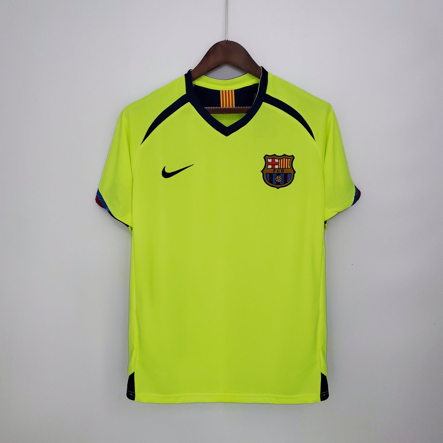 Barcelona 05/06 Retro Away