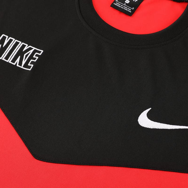 Kit Camisa e Short Nike Repeat Preto e Vermelho