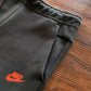 NIKE TECH FLEECE PANTS x BLACK/DARK SMOKE GREY
