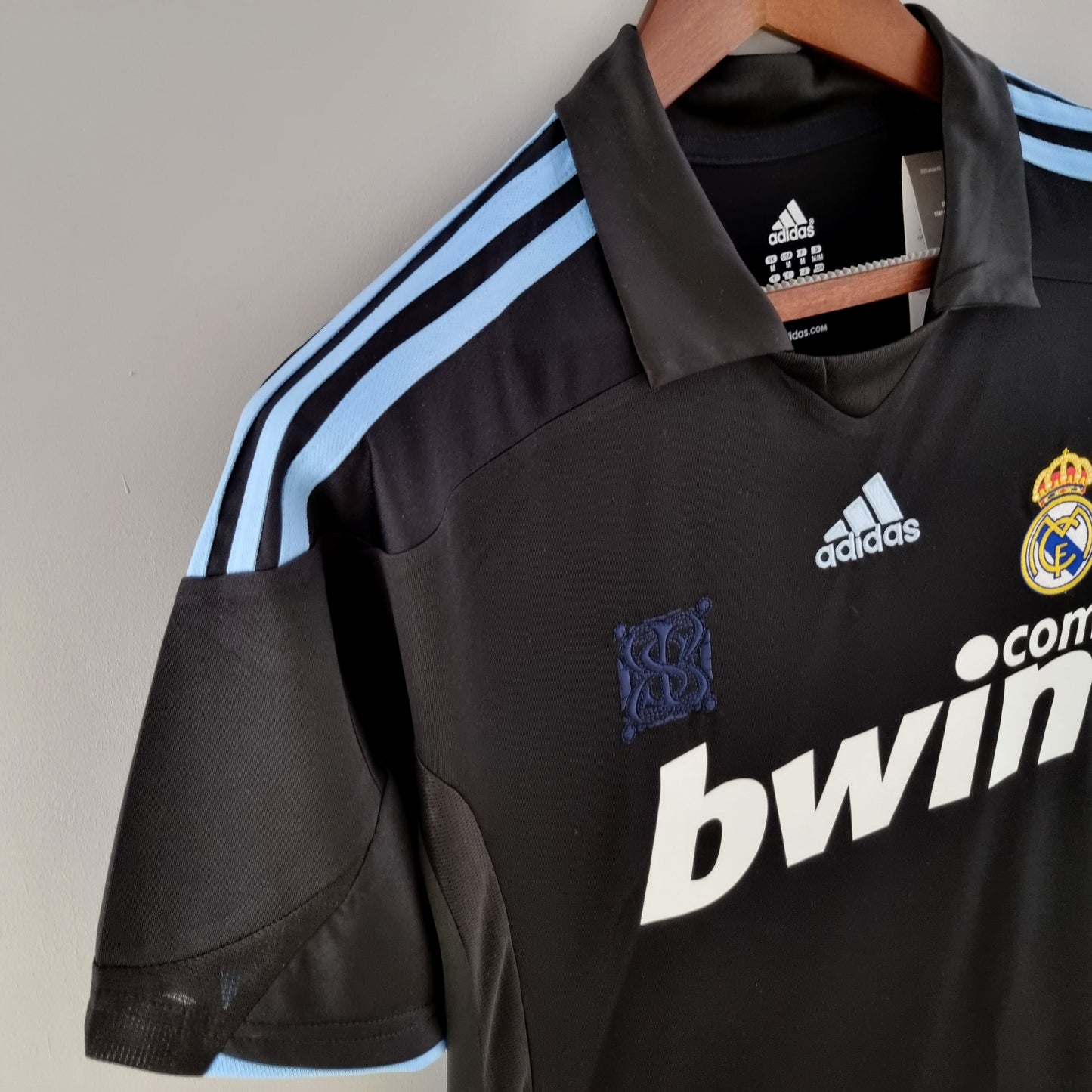 Real Madrid 09/10 Retro Away