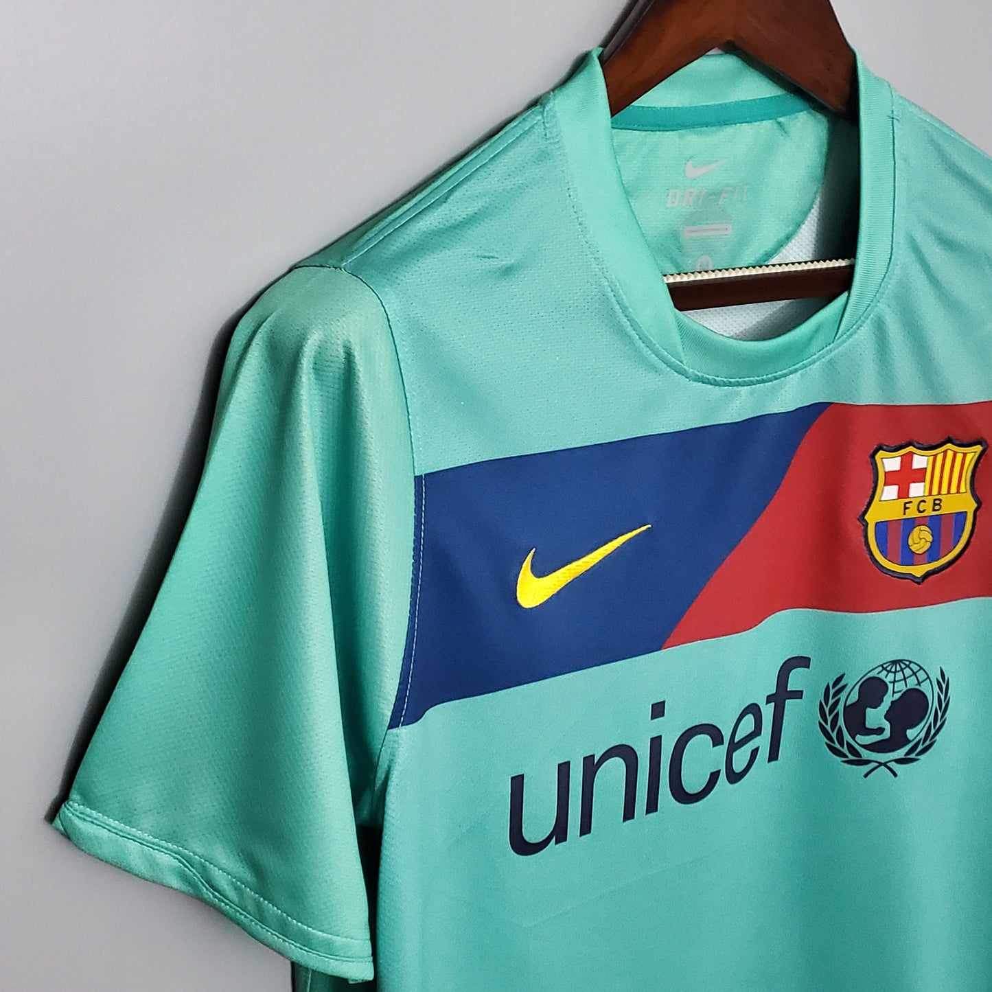 Barcelona 10/11 Retro Away