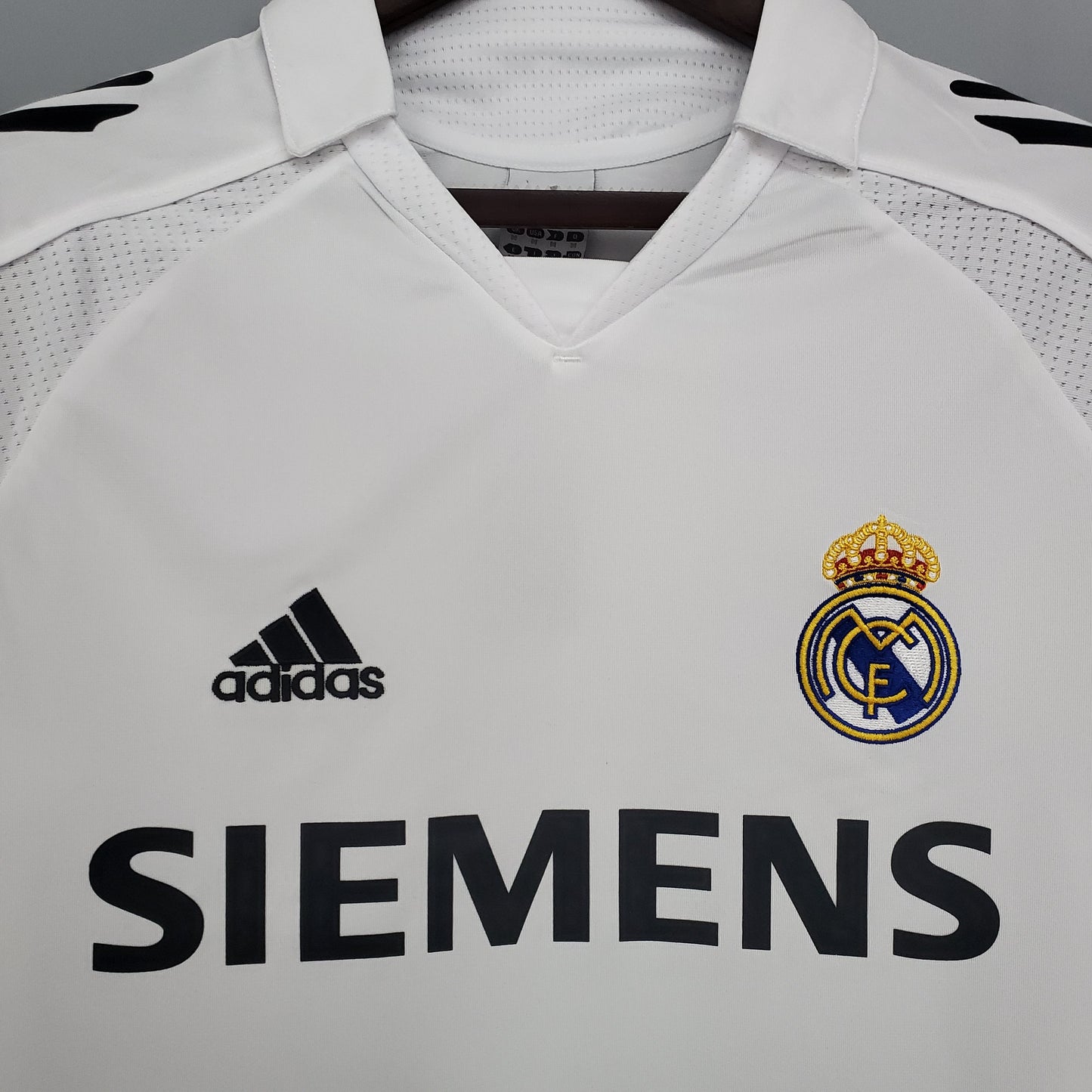 Retro long sleeve Real Madrid 05/06 home