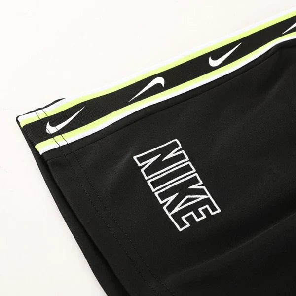 Kit Camisa e Short Nike Repeat Preto